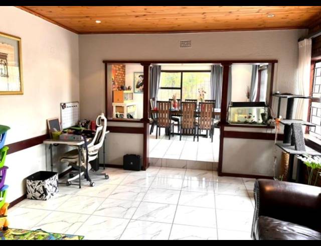 4 BEDROOM FREEHOLD FOR SALE IN GLENVISTA